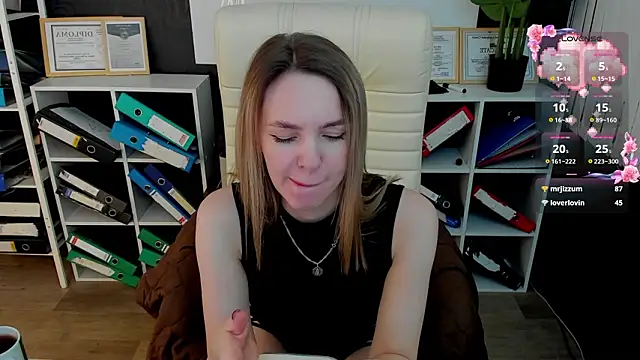 molly_crystal live sex cam