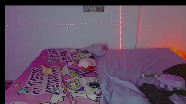 Charlothe_18's cam snapshot