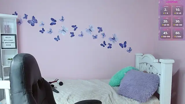 BRIATHOMAS live sex cam