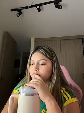 lunablossom_'s cam snapshot