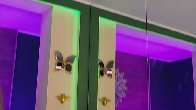 LoraDevine live sex cam