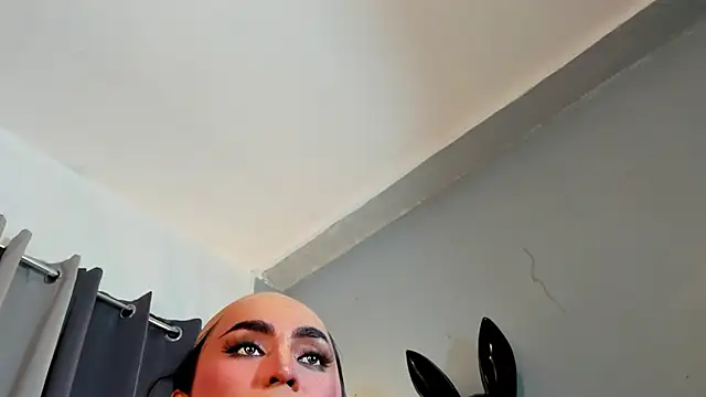 DominaAurumXXX live sex cam