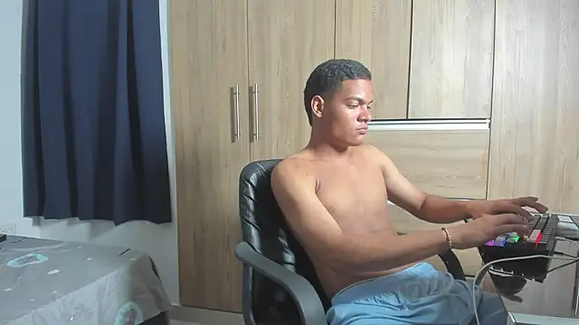 isaac_master77 live sex cam