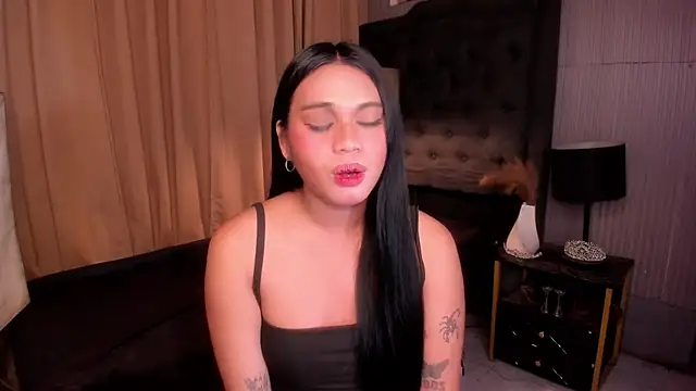 asianhugecockjulia live sex cam