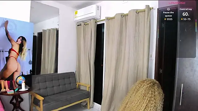 zou_quira live sex cam