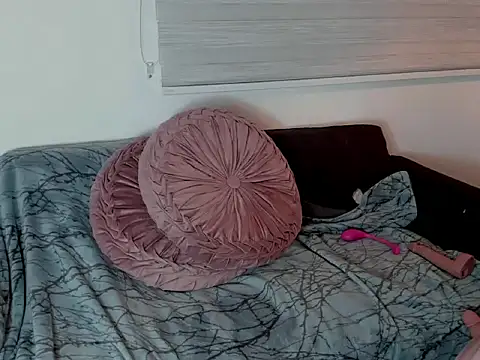 yourlollypetite's cam snapshot