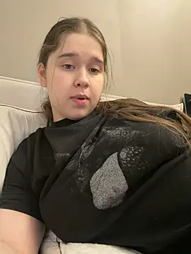 HornyGirlH live sex cam