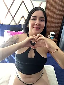 Roxy_rousse01's cam snapshot