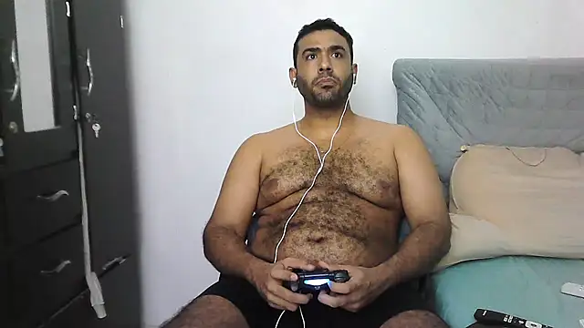 AlphaLatinoBear live sex cam