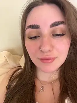 KiraBarlows live sex cam