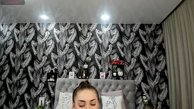 NicolleXPeach's cam snapshot