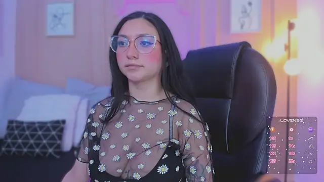 lucy_neil's cam snapshot