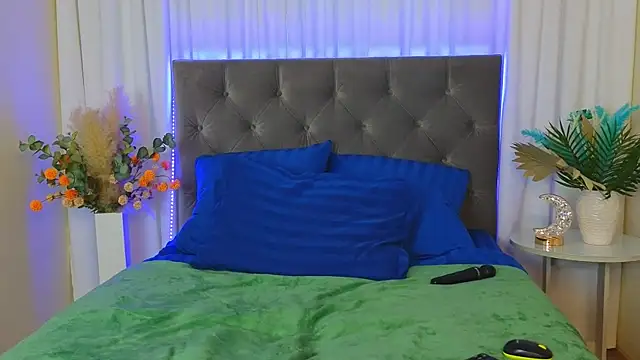 Ariana_Petite live sex cam