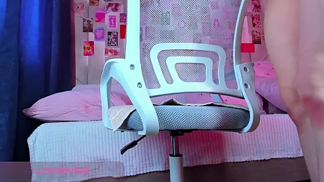 Alanna_Pow's cam snapshot