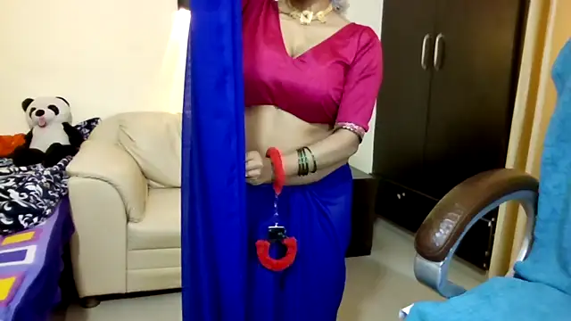 Queenhimanshi live sex cam