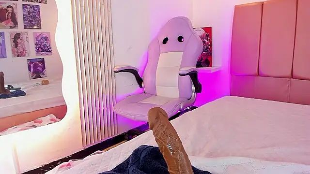 emily__walker's cam snapshot