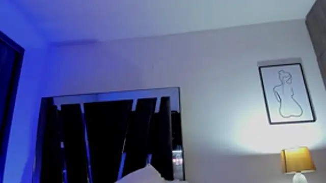 HollyEvanz live sex cam