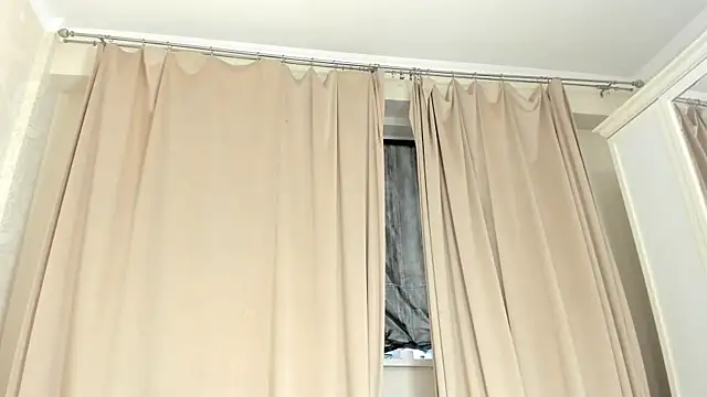 Zirael_swan's cam snapshot