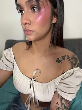 Isabella-Teen live sex cam