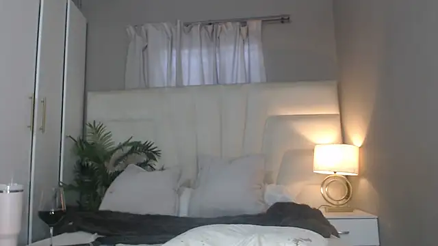 naughtyblackdolie live sex cam