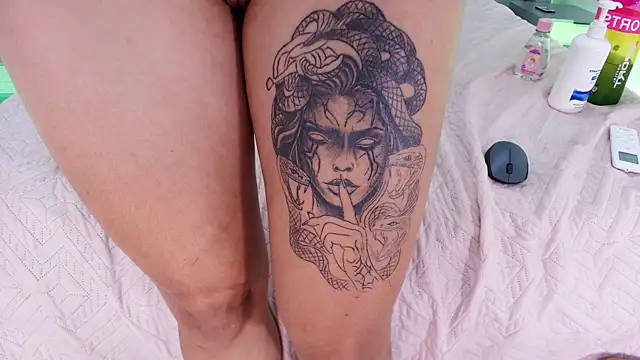 freyhasmith_'s cam snapshot