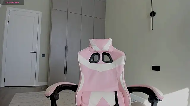 Aiko_mainee live sex cam