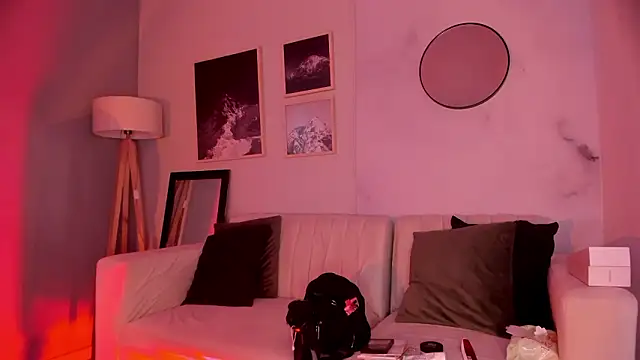 lara_madisson's cam snapshot