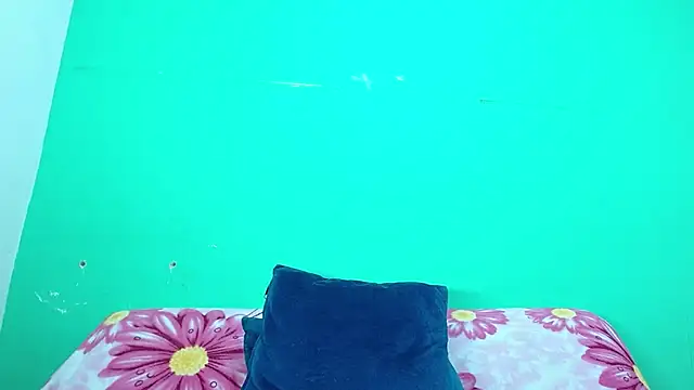 avaleri_cherry's cam snapshot