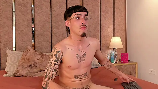 NikoStone_'s cam snapshot