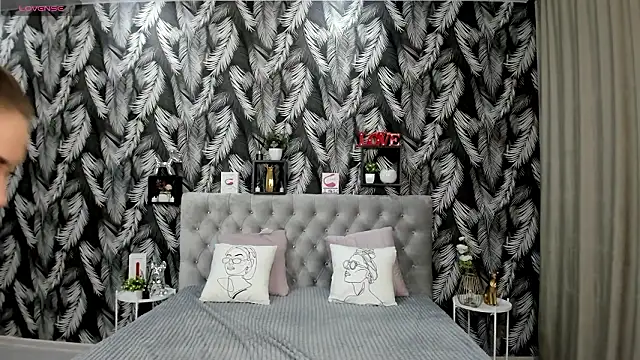 NicolleXPeach's cam snapshot