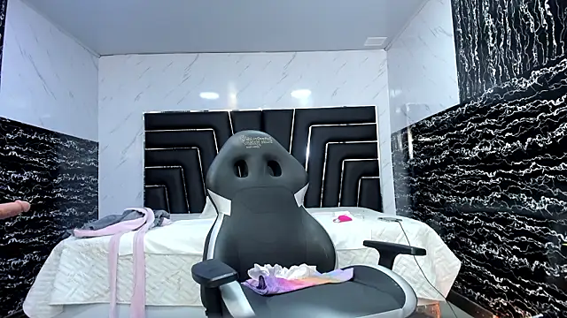 Ladyy_Scarlett's cam snapshot