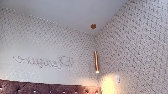 NahomiFireSex's cam snapshot