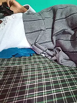 QWEEN7B's cam snapshot