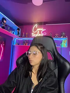 MyCutieBabe's cam snapshot