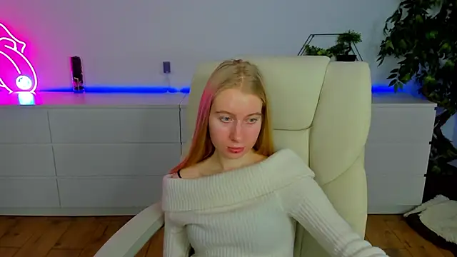 Alina_Blonde's cam snapshot