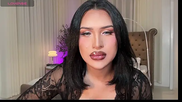 Your_Majesty_Tyra live sex cam