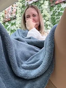 -HollyWay-'s cam snapshot