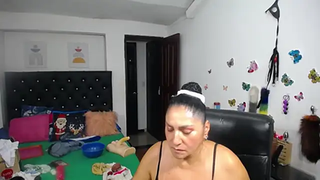 mature_bigboobs10's cam snapshot