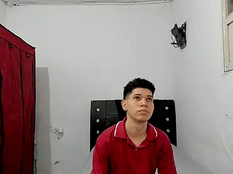 andrew_2811's cam snapshot