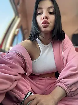 JulliaVegas live sex cam