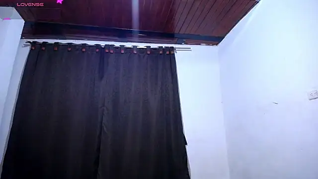 DaraKat18 live sex cam