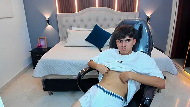 Tommy18__'s cam snapshot