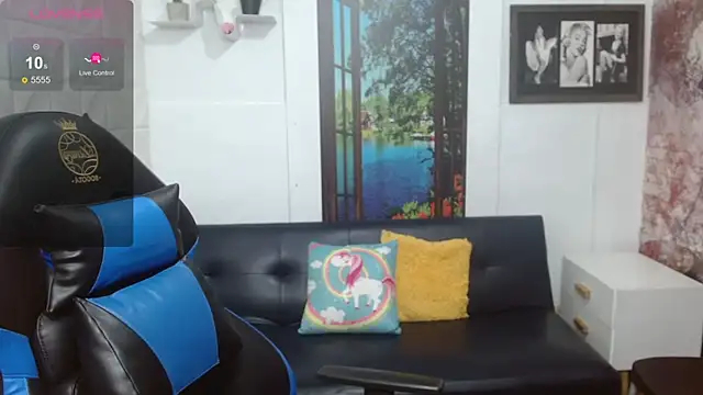 gigi_gilt_'s cam snapshot