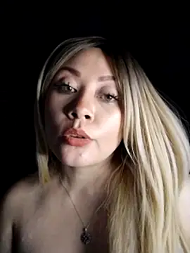 ELEINALONDON's cam snapshot