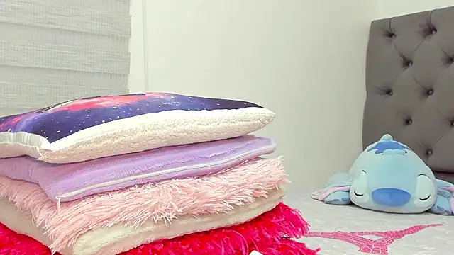 Elizabeth_18_'s cam snapshot