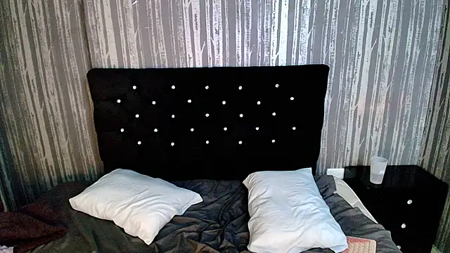 Alicee_Moonn live sex cam