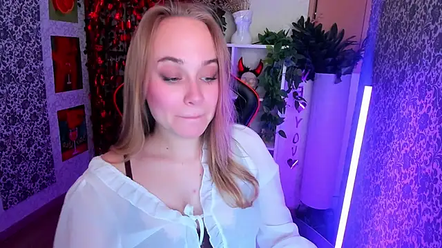 LianaBright's cam snapshot