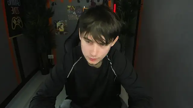 AlejandroEllias live sex cam