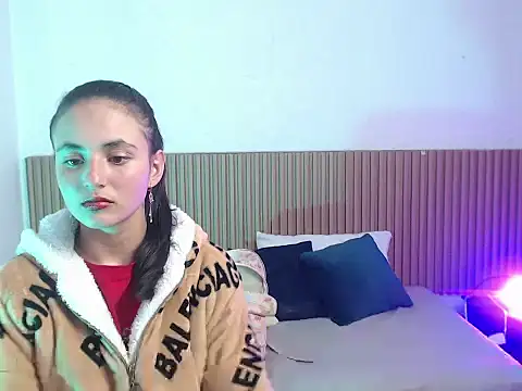 aura_bella_'s cam snapshot