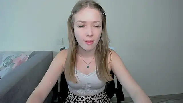 ElleLuv_'s cam snapshot